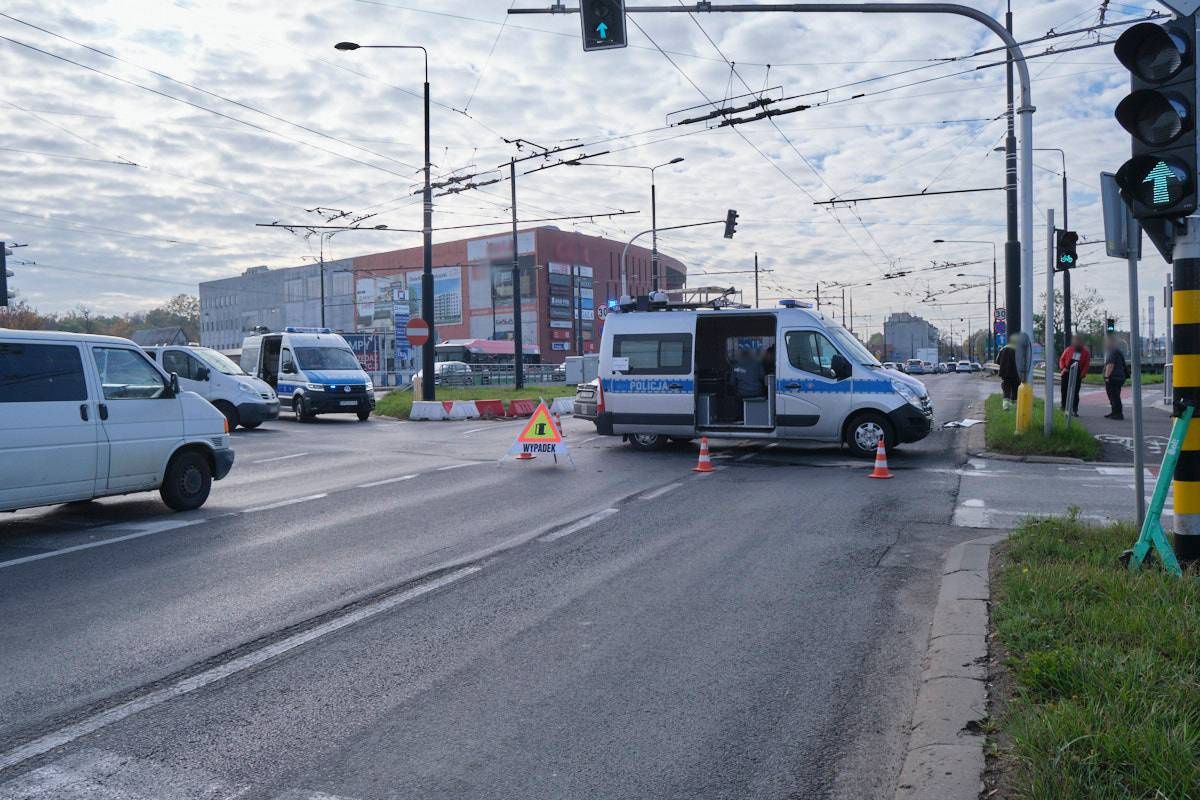 Zderzenie dwóch boltów na skrzyżowaniu al. Unii Lubelskiej z ul. Zamojską