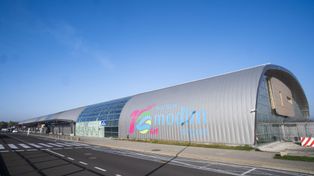 Warszawa: Pasażerowie czekają na tę inwestycję od lat. Pociągiem pod terminal lotniska w Modlinie. Poznaliśmy dokładny termin