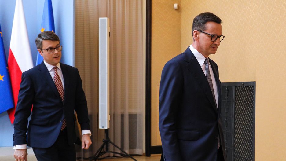 Mateusz Morawiecki tłumaczył się ze swoich słów o "kijach" na opozycję.