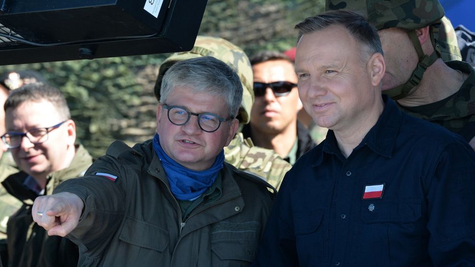 Prezydent Andrzej Duda na ?wiczeniach Anakonda 20 w Ustce
08.06.2020 Ustka Centralny Poligon Sil Powietrznych.   Prezydent Andrzej Duda i Minister Obrony Narodowej Mariusz Blaszczak na cwiczeniu Anakonda-20. N/z Andrzej Duda i szef Biura Bezpieczenstwa Narodowego Pawel Soloch Fot. Gerard/REPORTER
Gerard/Reporter