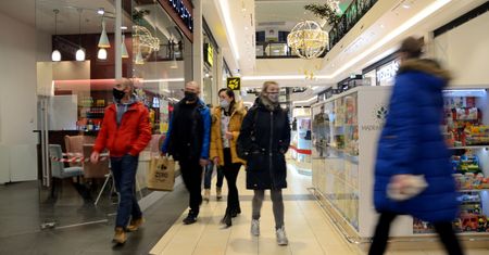 Koronawirus w Polsce. Nowe obostrzenia jutro wchodzą w życie [LISTA]
