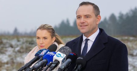 Kandydat PiS na prezydenta idzie na urlop. "Liczymy, że taką drogę wybiorą inni kandydaci"