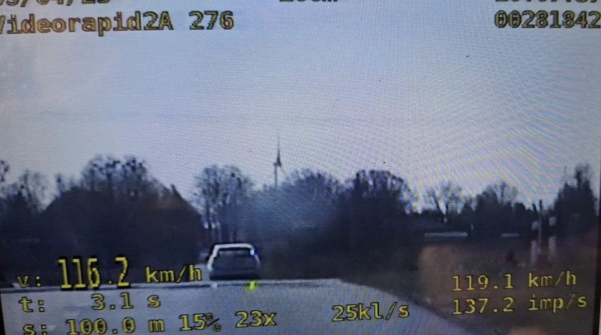 Pędził przez teren zabudowany ponad 115 km/h