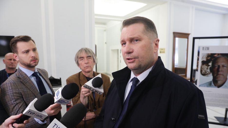 Warszawa, 22.11.2024. Poseł PiS Przemysław Czarnek podczas wypowiedzi dla mediów w Sejmie, 22 bm. (aldg) PAP/Tomasz Gzell
