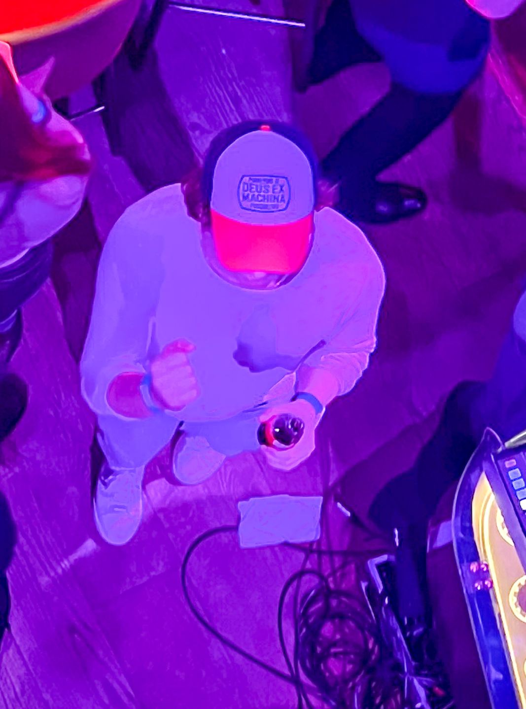 Rafał Zaorski imprezuje nocą z tajemniczą brunetką 