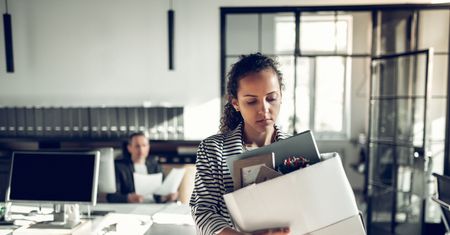 Manipulują, wykorzystują, niszczą. Jak bronić się przed takimi szefami?