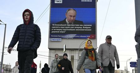 Przemówienie Putina transmitowane na ulicach, w kawiarniach i kinach. "To 'Rok 1984' Orwella na żywo"