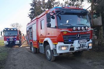 Strażacy ćwiczyli nad Zalewem Klimkówka. Powodziowa akcja ratunkowa w warunkach bojowych