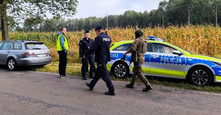 Podejrzany obiekt w polu. Sprawdzają, czy to zestrzelony dron
