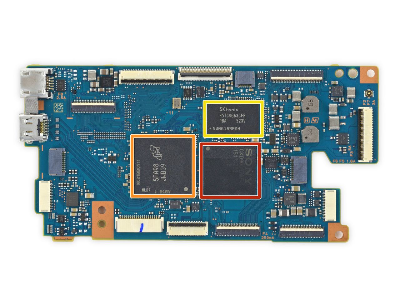 Autorzy iFixit podkreślają też, że elementy wewnętrzne są bardzo misternie zorganizowane, a naprawa bez wnikliwego przestudiowania instrukcji byłaby bardzo trudna.