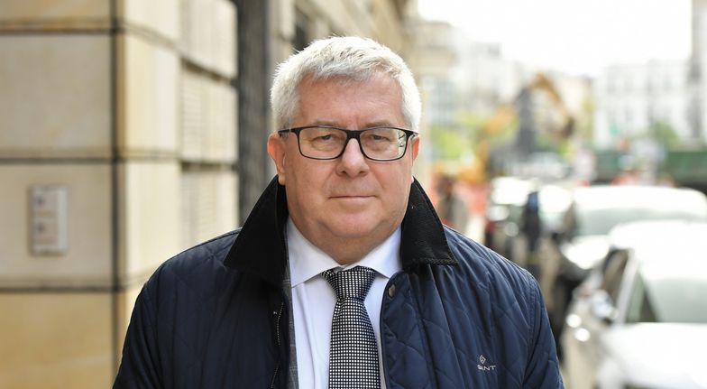 Ryszard Czarnecki nadal zarabia na siatkówce. Europoseł zainkasował w rok ponad 160 tys. zł