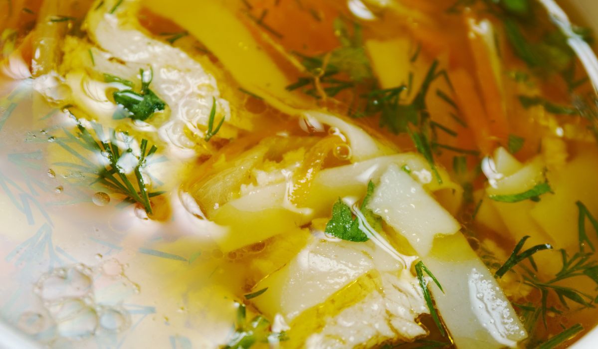 Jeśli zapomnisz to zrobić, rosół będzie trzeba wylać. Skwaśnieje w mig