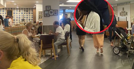Przyszła tak na śniadanie w hotelu. "Mogła zamówić do pokoju"