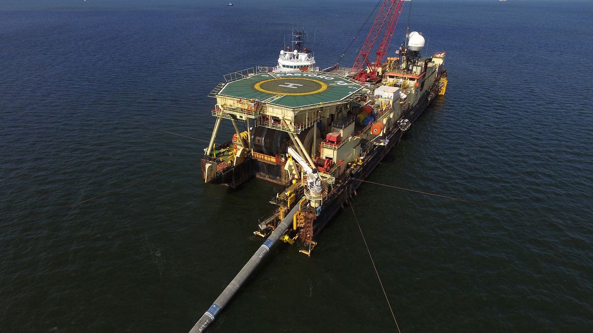 Układanie gazociągu Nord Stream 2 na dnie Bałtyku, sierpień 2018 roku