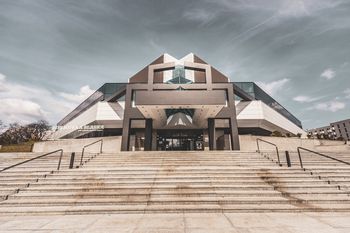 Katowice: Nowoczesny gmach Biblioteki Śląskiej wciąż zachwyca