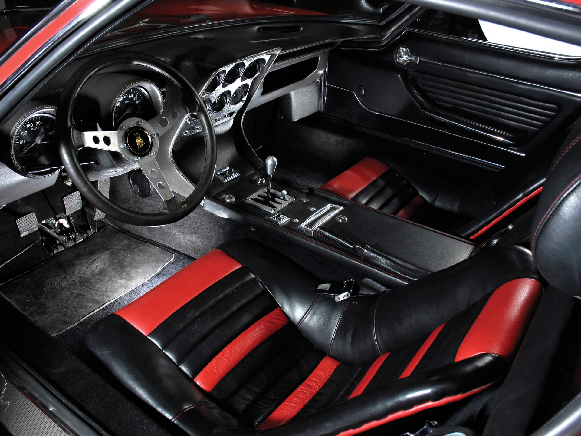 Od dekad z V12: ewolucja hipersamochodów Lamborghini 11
