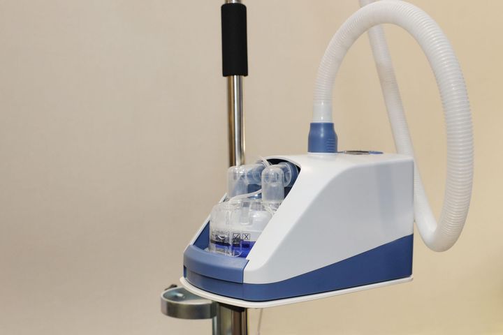 Koncentrator tlenu to urządzenie medyczne, zwiększające zawartość tlenu w powietrzu.