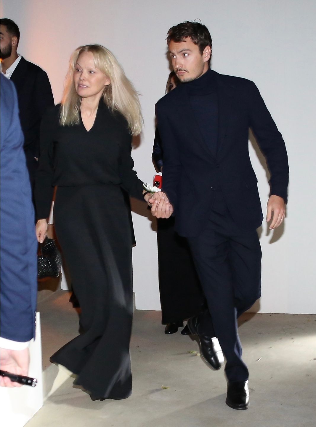 Pamela Anderson maszeruje na imprezę w towarzystwie syna