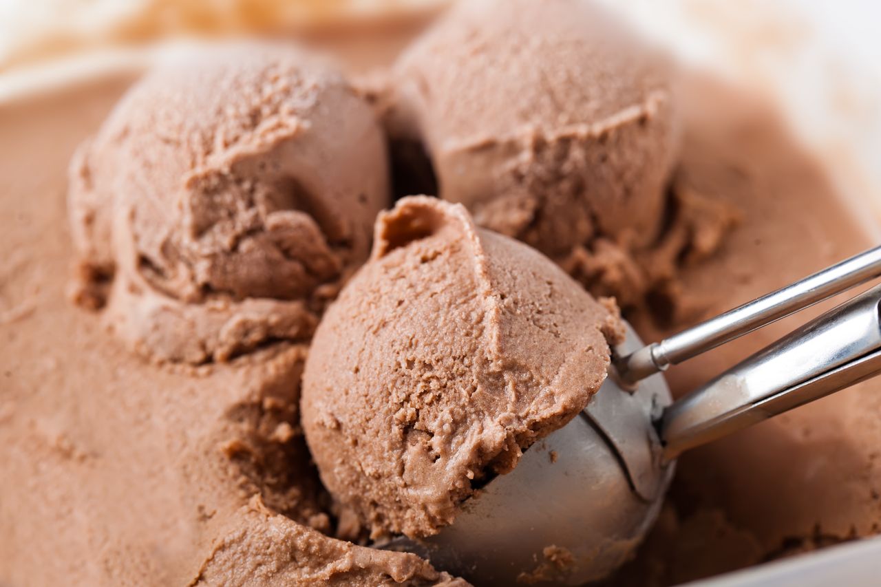Przepis, który pokochają wszystkie dzieci. Te lody czekoladowe to pewniak na lato
