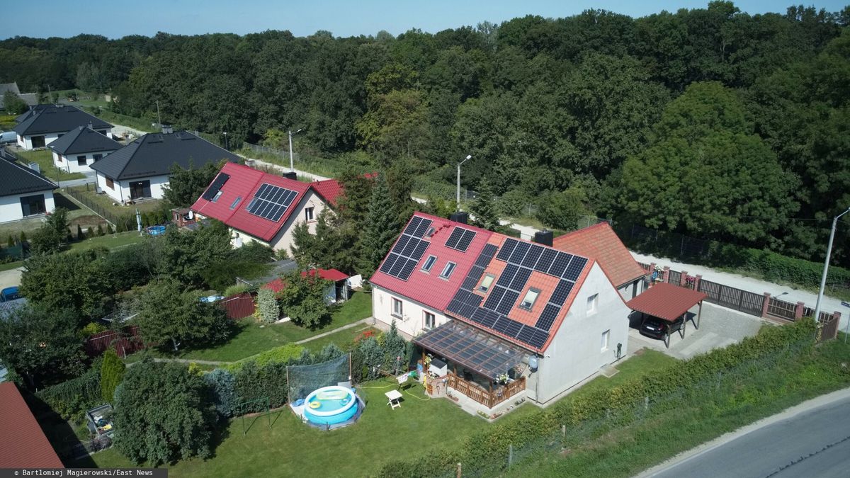 Stock Bart?omiej Magierowski
Fot. Bartlomiej Magierowski/East News. wies Kamien, Dlugoleka, Dolny Slask 24.08.2023. Nowe osiedle we wsi Kamien, panele fotowoltaiczne na dachach.
Bartlomiej Magierowski