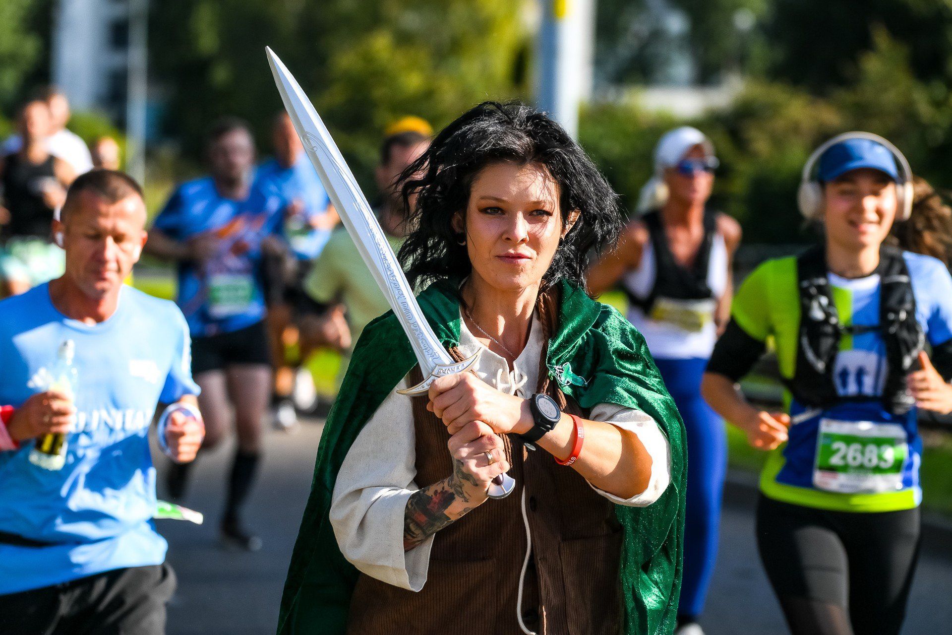 Biegacze na półmaratońskiej trasie (21,0975 km) podczas zawodów Garmin Półmaraton Gdańsk 2025
