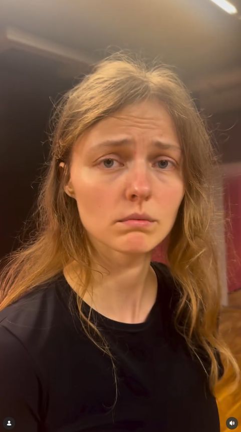 Izabela Kuna śmieszkuje z córką