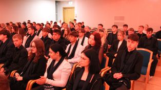 Gniezno: Absolwenci byli pasowani repliką szabli Jana Kilińskiego
