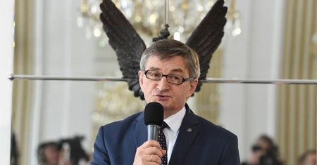 Marszałek Kuchciński znów szaleje. Kupił do Domu Poselskiego pościel za 215 tysięcy złotych...