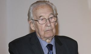 "Była genetyczną samicą". To dla niej odszedł od żony
