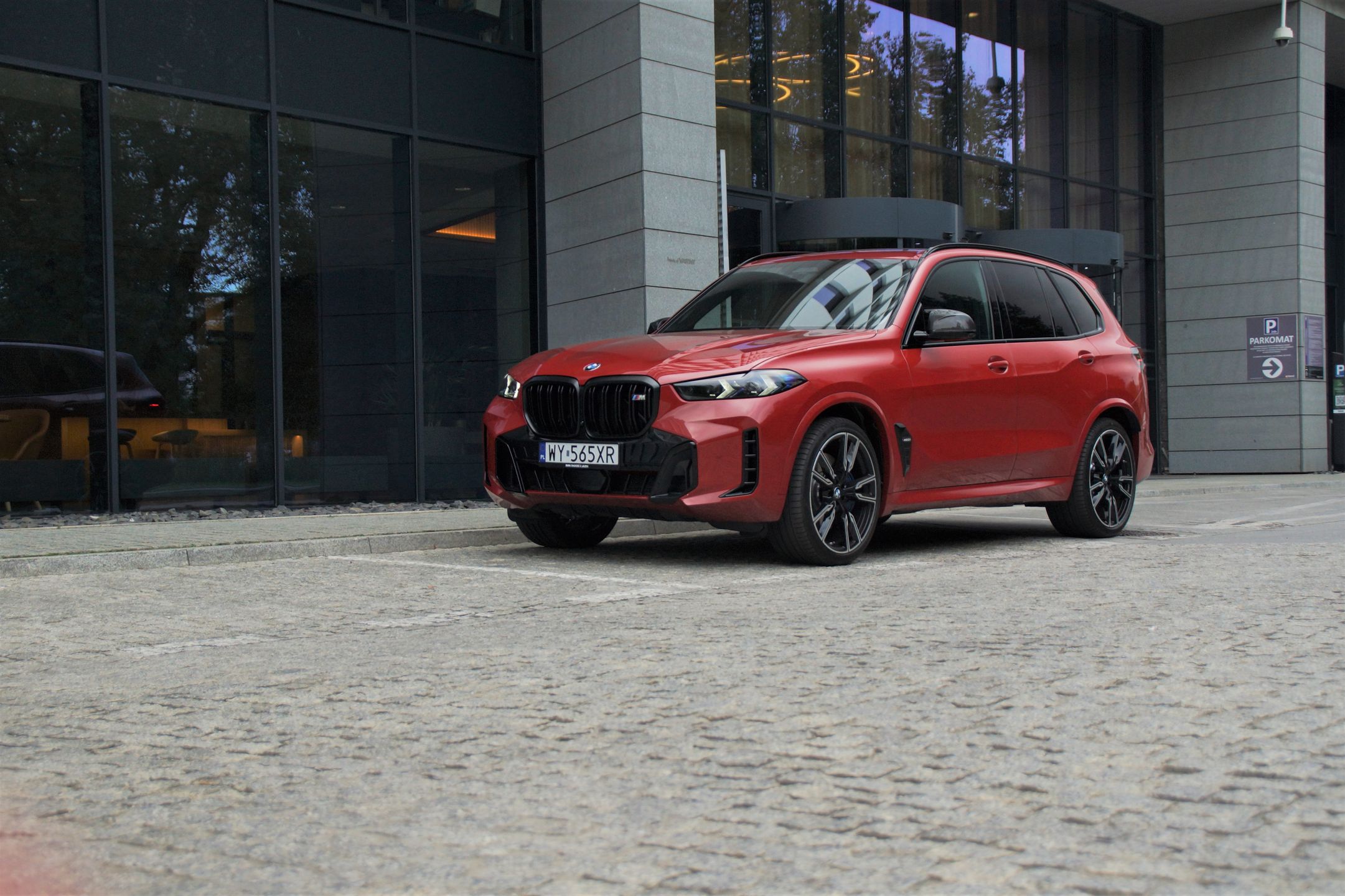BMW X5 M60i