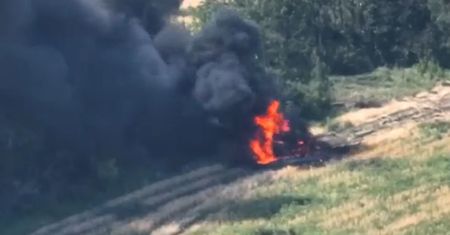 Rosyjski T-80BV w ogniu. Spektakularny moment ataku FGM-148 Javelin