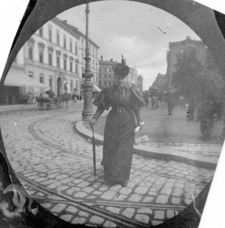 Carl Størmer robił zdjęcia z ukrycia w XIX wieku. Czy był pierwszym fotografem ulicznym? 8
