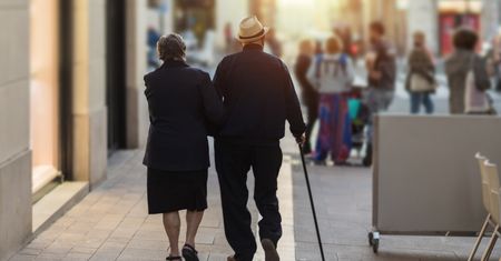 Jak długo żyją Polacy? GUS podał zaskakujące wyniki badań