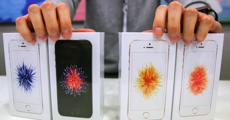iPhone SE2 w 2020 roku? Nowe doniesienia o małym smartfonie Apple'a