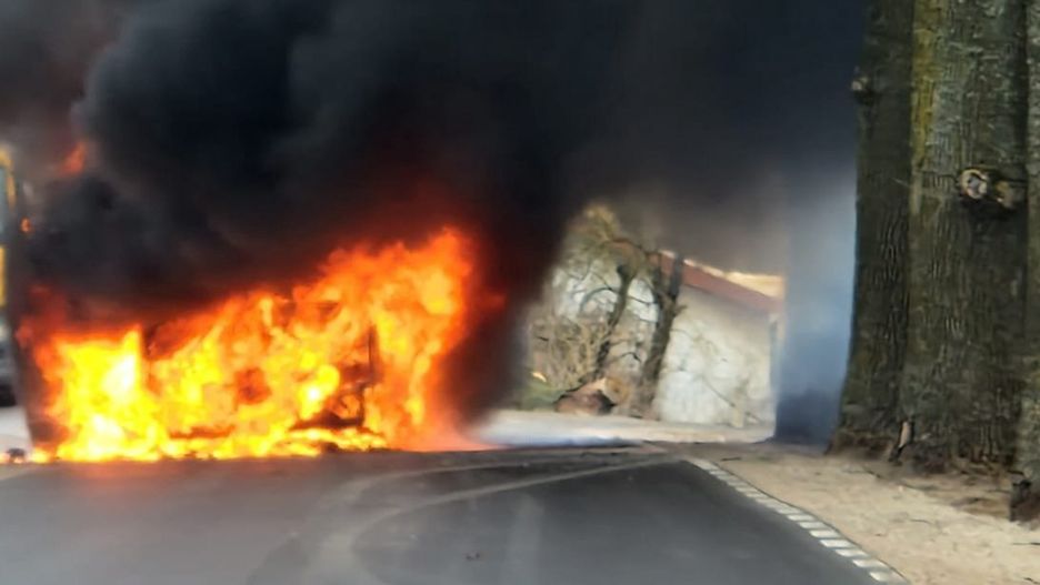 Dzieci jechały na zawody. Bus nagle się zapalił