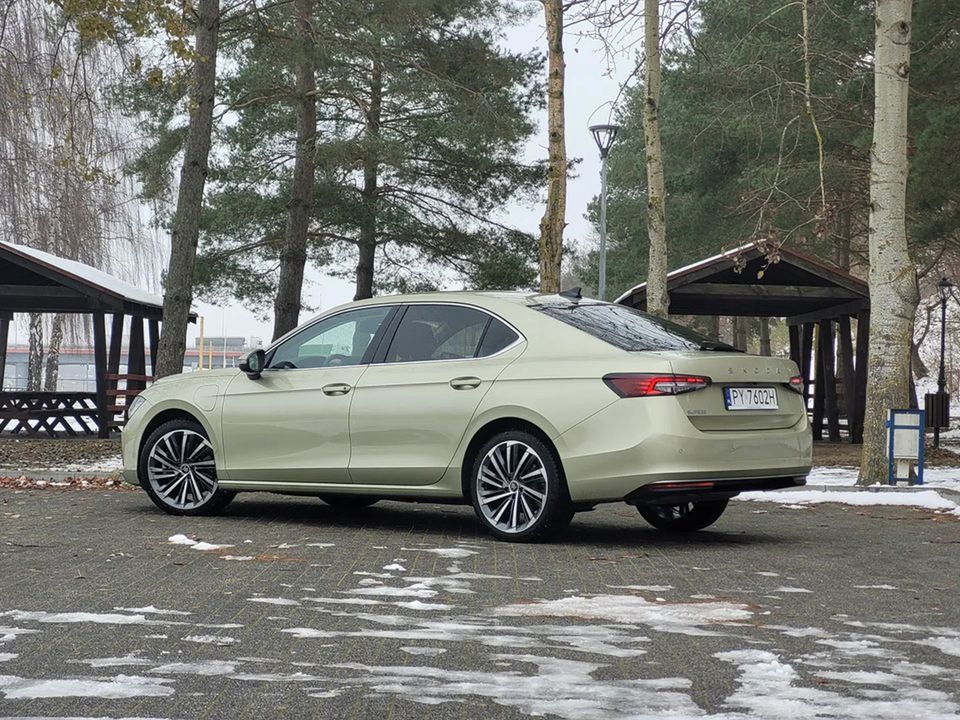 Wideo: rozwiązania Simply Clever w Škodzie Superb