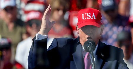 Trump grzmi o przeciekach. "Powinni zostać rozstrzelani"