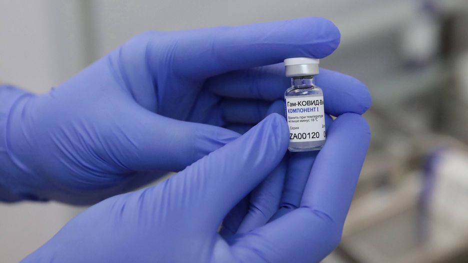 Szczepienia przeciw COVID-19. Połączą preparat AstraZeneca z rosyjskim Sputnikiem V. Ruszają badania