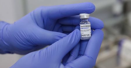 Szczepienia przeciw COVID-19. Połączą preparat AstraZeneca z rosyjskim Sputnikiem V