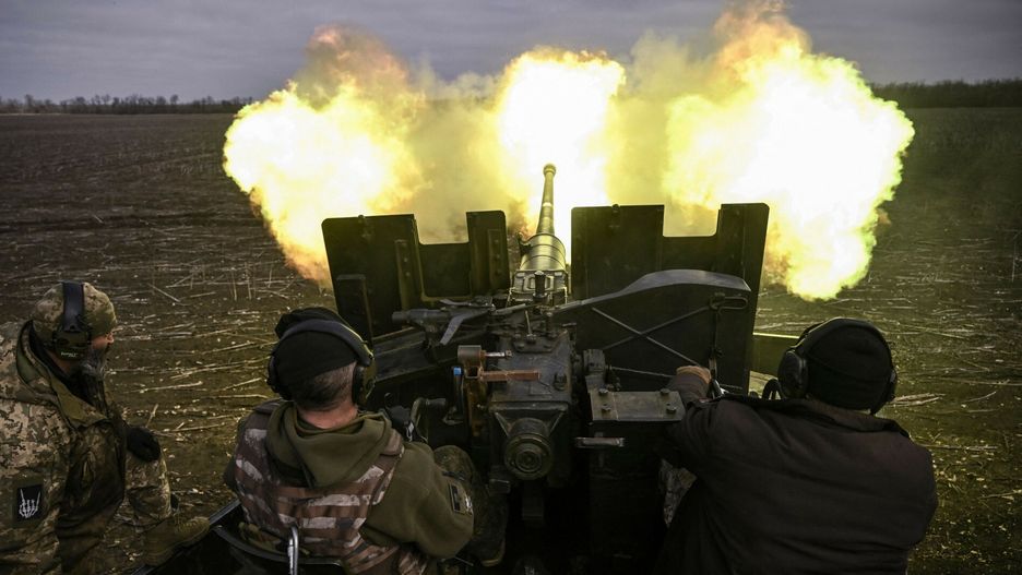 TemporaryUkrainian servicemen fire with a S60 anti-aircraft gun at Russian positions near Bachmut on March 20, 2023, amid the Russian invasion of Ukraine. (Photo by Aris Messinis / AFP)ARIS MESSINIS