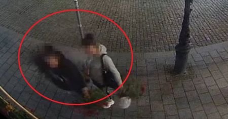 Nagrał dwie kobiety nocą pod lokalem. "Nagminne zachowanie"
