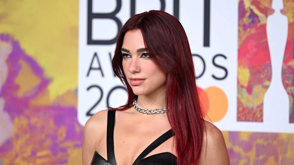 Dua Lipa zaczęła karierę w wieku 14 lat od śpiewania coverów w sieci