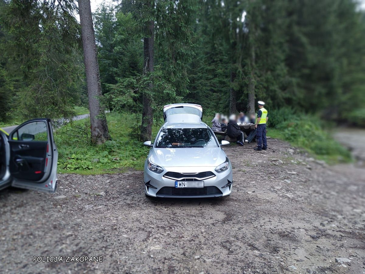 turyści, policja, krupówki, arabowie Arabscy turyści coraz bardziej uprzykrzają się. Policja apeluje