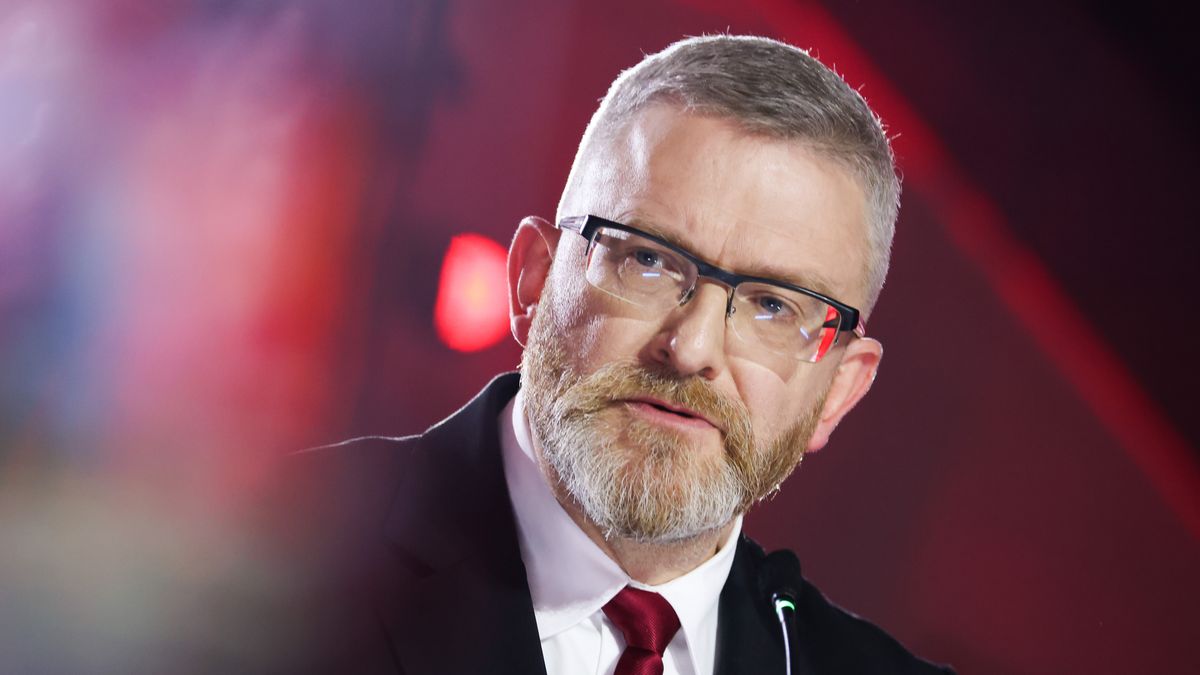 Grzegorz Braun podczas konwencji wyborczej 12 kwietniw Krakowie 