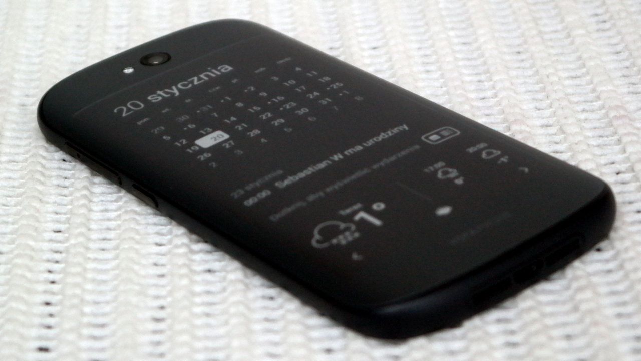 YotaPhone 2 - telefon o dwóch twarzach. Test i recenzja smartfona z ekranem E Ink 5