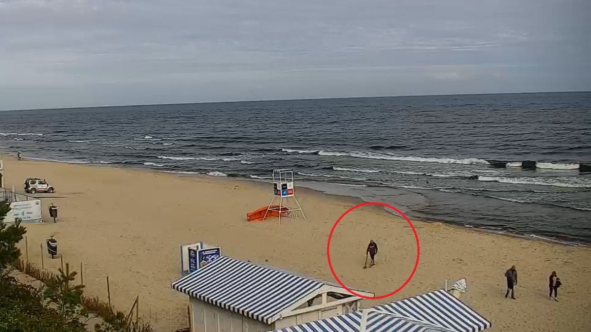Kamery w Krynicy Morskiej nagrały poszukiwacza "skarbów"