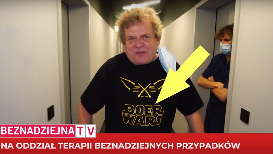 W nowym teledysku Kazik ma na sobie koszulkę z dyskusyjnym napisem