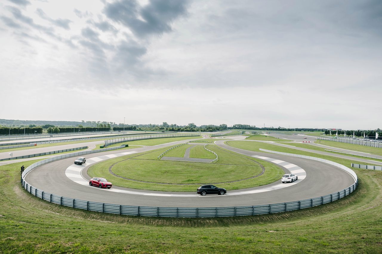 Być jak Walter Röhrl - czyli czego uczą w szkołach jazdy Porsche?