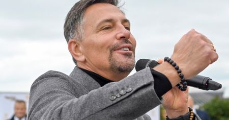 Krzysztof Ibisz pokazał, jak bawi się na weselu z ciężarną żoną. "JEST GORĄCO" (FOTO)