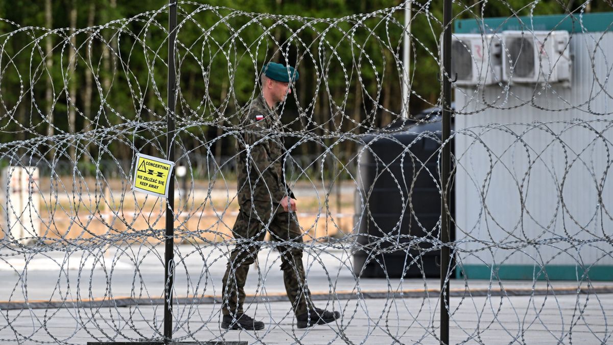 Polscy żołnierze chronią polskiej granicy m.in. przed migrantami.